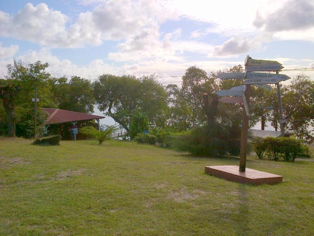 Color Garden - Studio Martinique Sainte-Anne Exterior photo